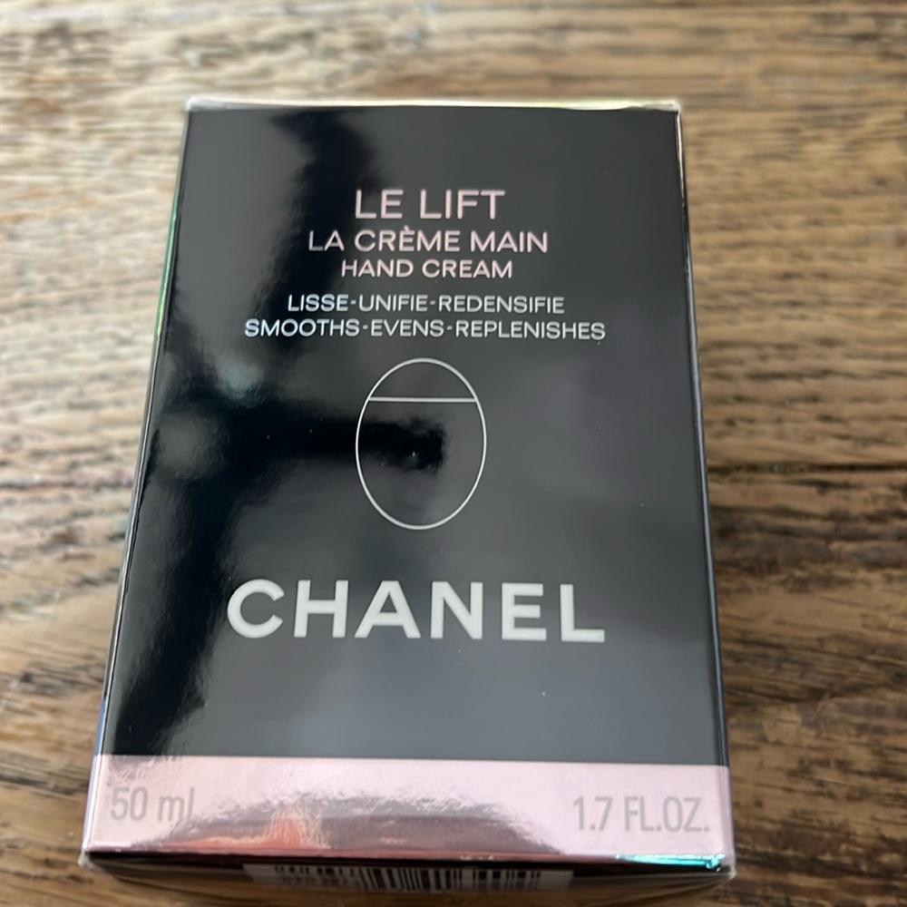 Chanel Le Lift hand cream! NIB!
